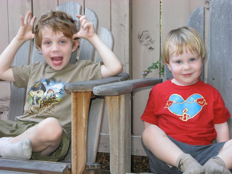 20080623.jpg - [en]23 June 2008, on our patio[fr]23 juin 2008, dans notre petit jardin