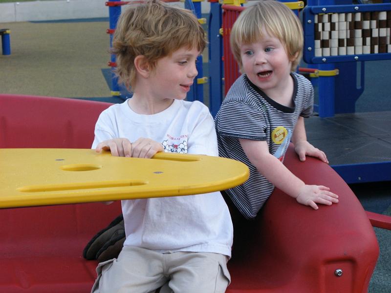 20081117.jpg - [en]17 November 2008, in a local playground[fr]17 novembre 2008, dans un parc pres de notre maison
