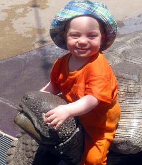 Joël at the fountain, 9 months
